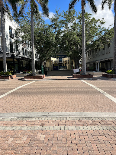 Naples Courtyard - Thumbnail