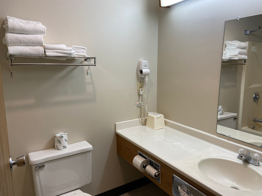 AmeriVu Inn & Suites Shawano WI - Thumbnail