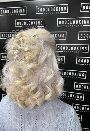 Hairdresser Good Looking - Thumbnail