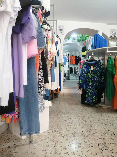 Revolution store - Visual