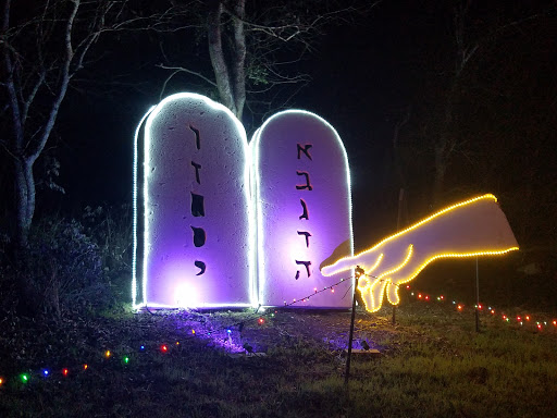 Santa's Ranch Drive Thru Christmas Light Park Gallery - United States