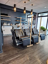 Photo n°5 de Au-delà du Miroir - Artisan coiffeur Landerneau à Landerneau (Barbier)