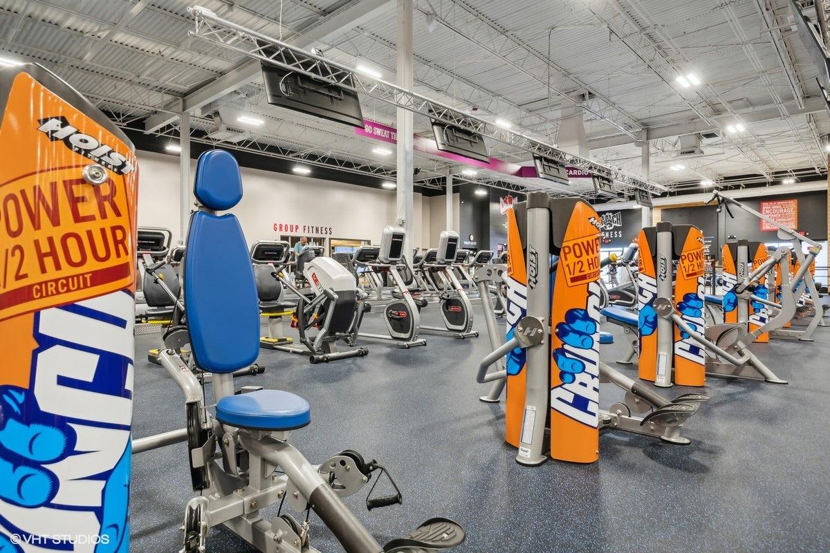 Crunch Fitness photo 2