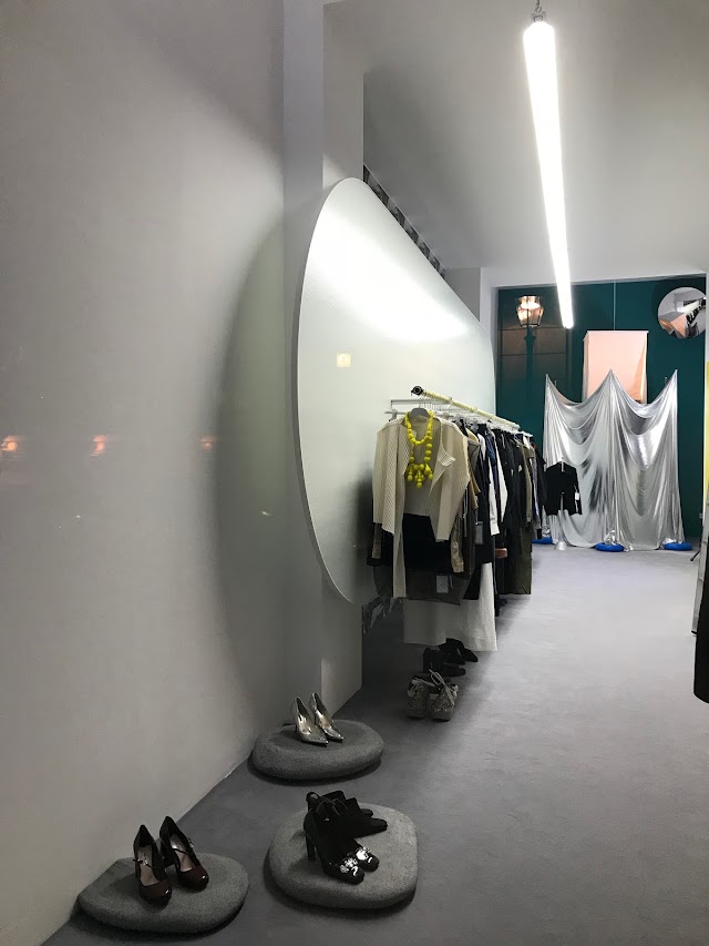 Pineapple Factory Gallery