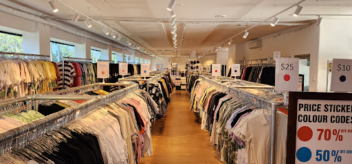 Globe Outlet - Visual