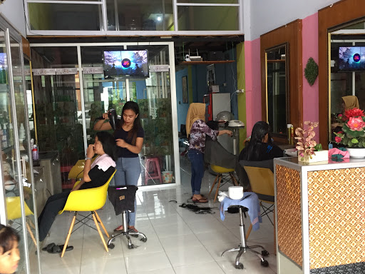 FATIKHA SALON