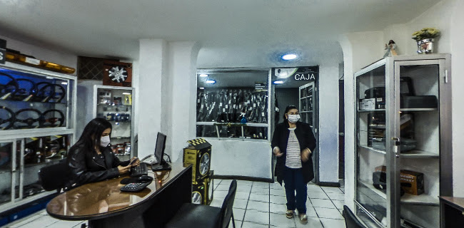 AUTOLUJOS VALENCIA - Estribos para camioneta - Tapas rígidas - Lonas - Parrillas - Car Audio - Luces LED - Cuenca - Cuenca