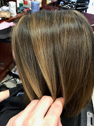 Photo n°6 de MF Tradition - Coiffeur Courbevoie à Courbevoie (Salon de coiffure)