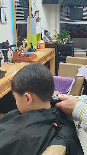 East Molesey Barbers - Thumbnail