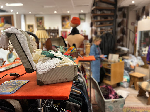'A Trip Down Memory Lane Vintage kleding & spulletjes - Thumbnail