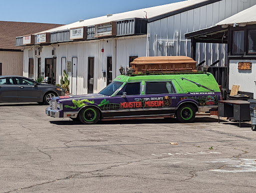 Tom Devlin's Monster Museum - Visual