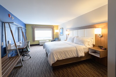 Holiday Inn Express & Suites Jamestown