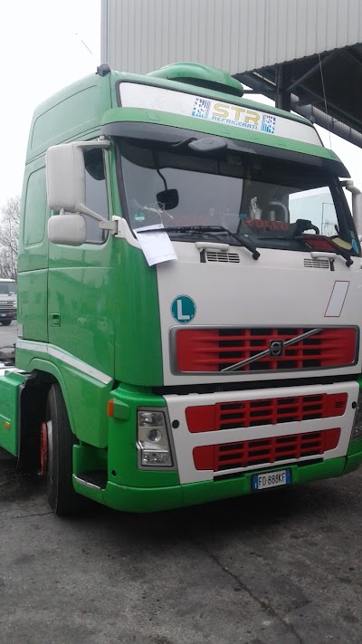 Photos of Tanzi Paolo Officina Snc- Riparazione CAMION -VOLVO E DAF