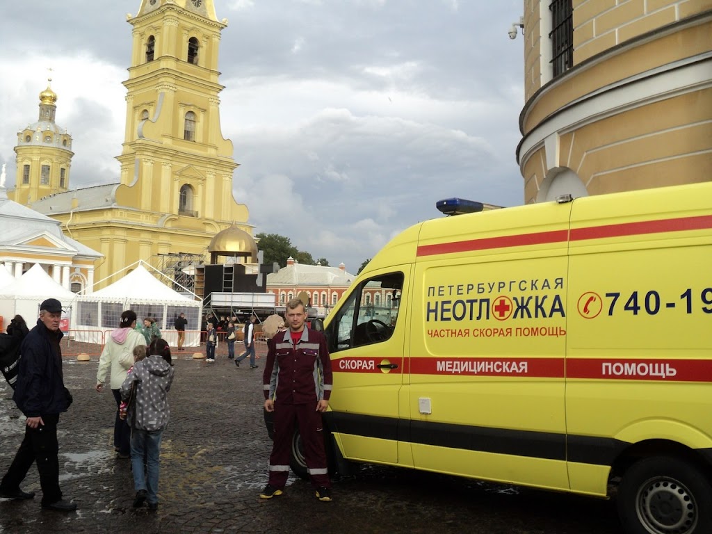 Неотложка телефон спб. Петербургская неотложка Радищева. Петербургская неотложка скорая. Станция скорой помощи СПБ. Петербургская неотложка фото.