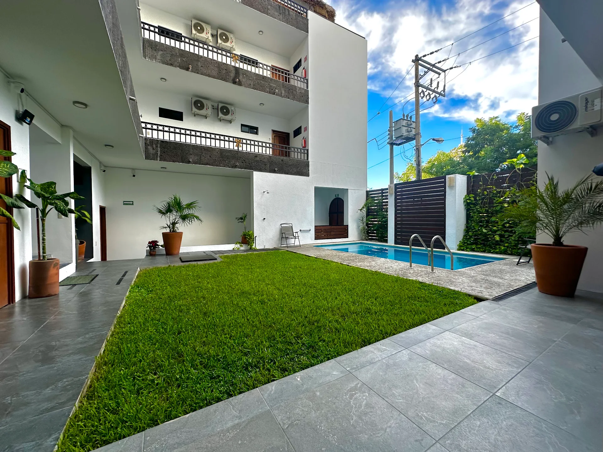 Marlins Apartments & Suites