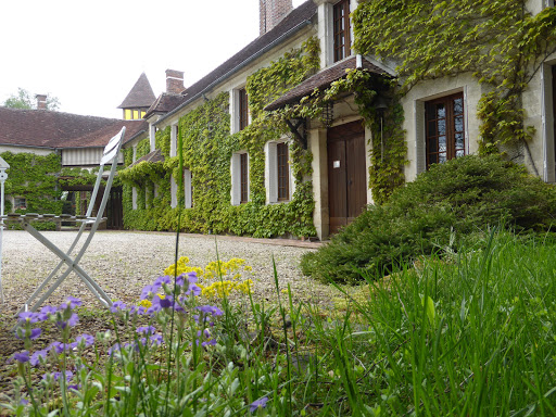 Photo de La Croisée Gîte en Bourgogne *jardin*piscine* à Lindry (89240)