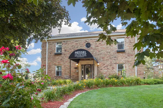 Hessel on the Park Apartments