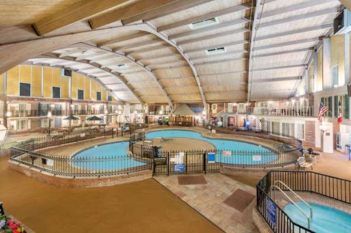 Howard Johnson by Wyndham Burlington - Thumbnail