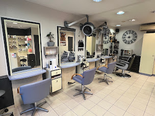 Photo n°2 de Aux Ciseaux De Sol'aya à Moulay (Salon de coiffure)