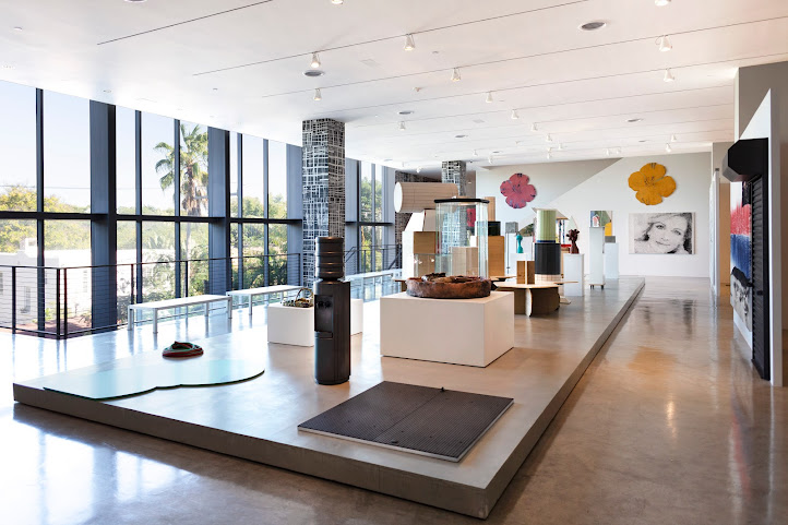 de la Cruz Collection by null