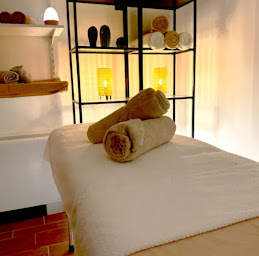 Photo n°26 de Les salons jacques bana à Saint-Mitre-les-Remparts (Magasin de perruques)