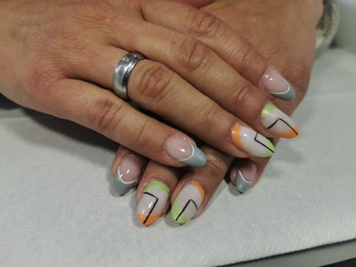 Bei Melly / Friseur - Fingernagel Fachstudio Melany Büttner - Thumbnail