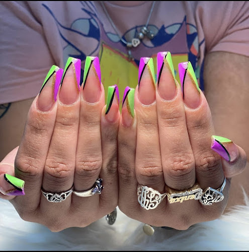 Sisters Nails interior view