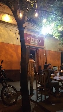 Mítico Bar, Author: Julián Sierralta
