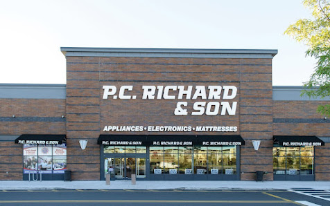 Foto 1 de Mattress Gallery at P.C. Richard & Son - 550 Gateway Dr fuente Todas