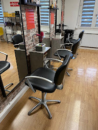 Photo n°4 de Fati Coiffure à Tours (Salon de coiffure)