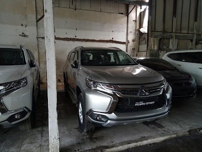Photos of Dealer Mitsubishi Surabaya : Tony Ade