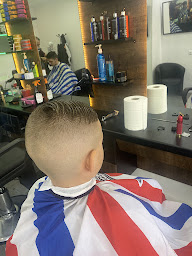 Photo n°3 de Coiffeur New Hair à La Celle-Saint-Cloud (Salon de coiffure)