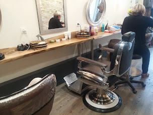 Photo n°7 de 2 Méches Avec Vous ! à Salleboeuf (Barbier)