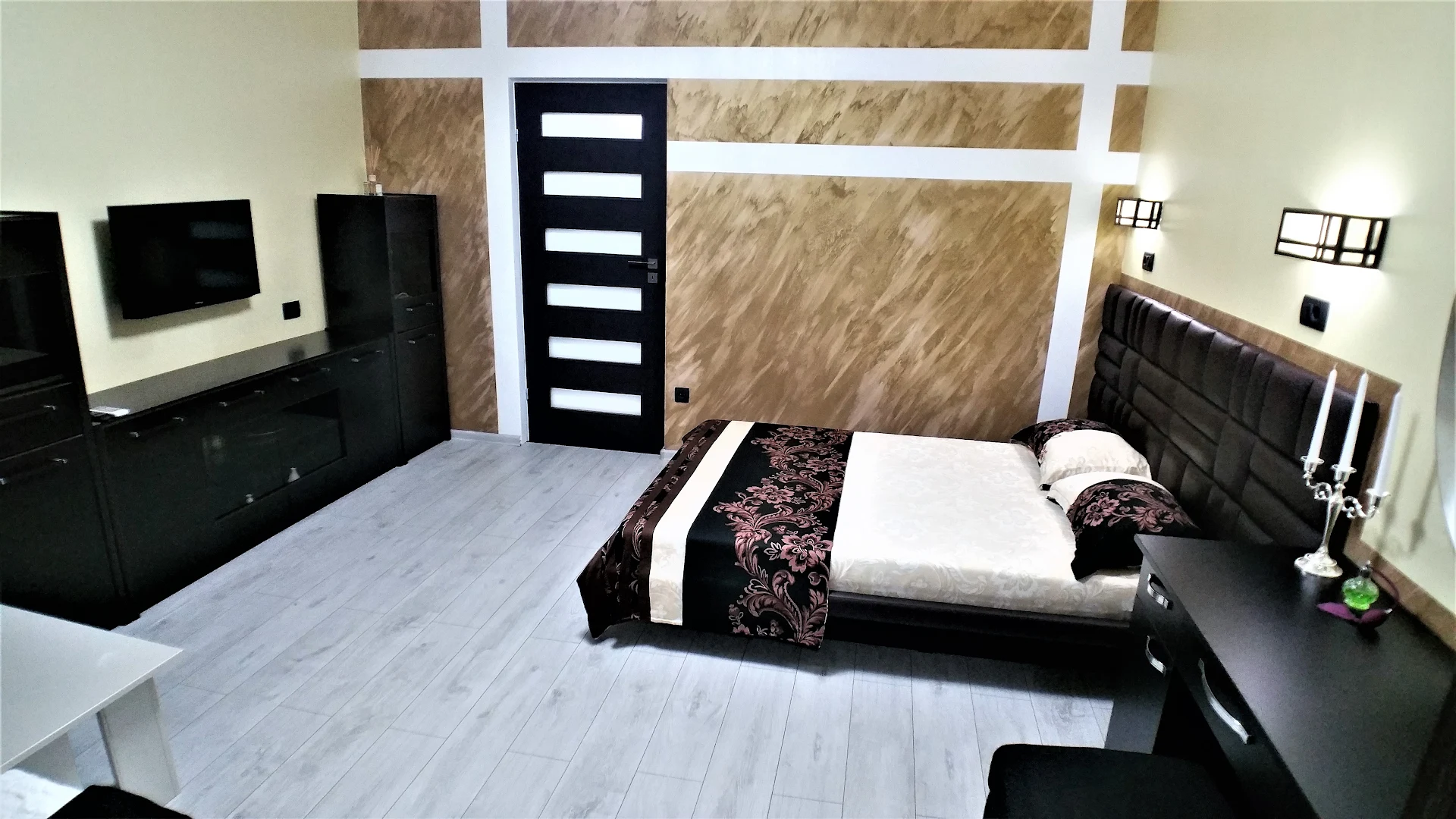S.C. CAZARE REGIM HOTELIER S.R.L.