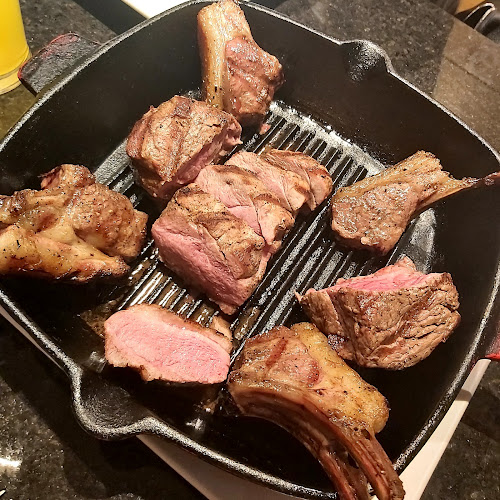 Zammuto Steak and Grill House - Restaurant
