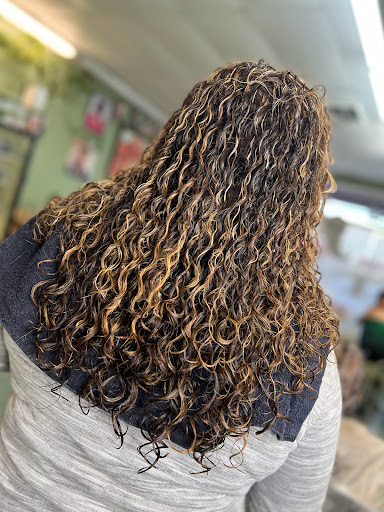 Yarelys Beauty and Barber Gallery - United States