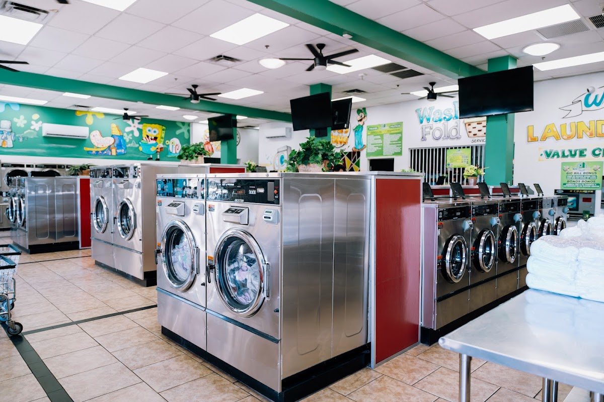 A1 Laundry facility with washing machines in Phoenix