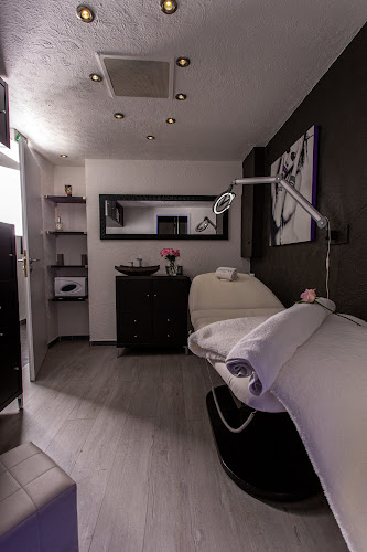 233 Av. Albert Roux, 83250 La Londe-les-Maures