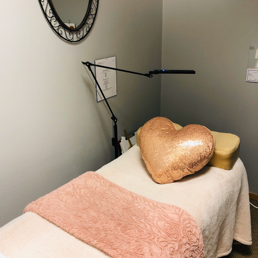 Silhouettes salon and spa Logo