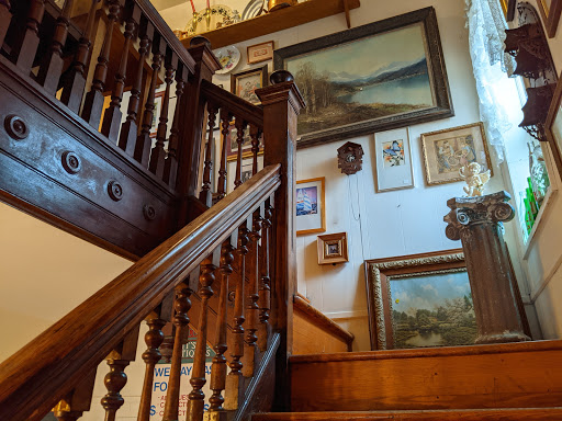 Hobbitt's Hole Antiques - Thumbnail