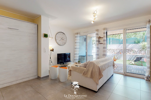 Photo de Regard-sur-mer: résidence vacances pour 8 personnes, piscine dans le Var, vue mer, proche de la plage, de Hyères à Carqueiranne (83320)