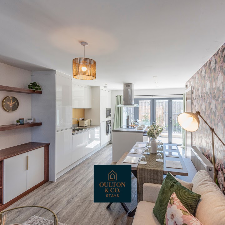 Oulton & Co. Stays Manchester photo 3