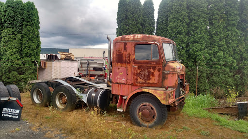 J & E Trucking
