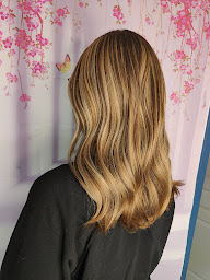 Photo n°7 de ELEGANCE COIFFURE à Guenrouet (Salon de coiffure)