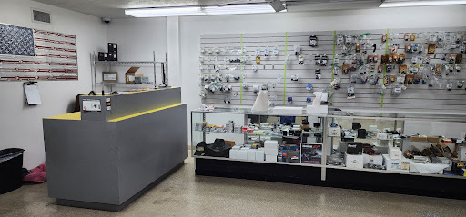 Triangle Speed Shop - Visual