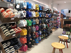 Photo n°8 de HAVAIANAS Saint Jean de Luz | Tongs & Sandales à Saint-Jean-de-Luz (Magasin de vêtements pour jeunes)