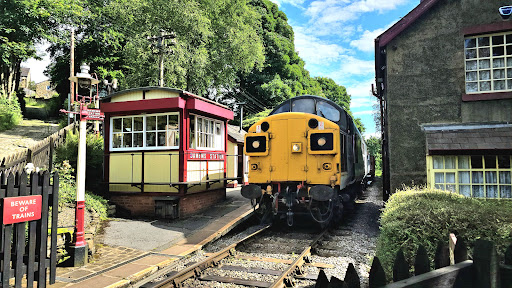 Keighley & Worth Valley Railway - (Damems, Station)