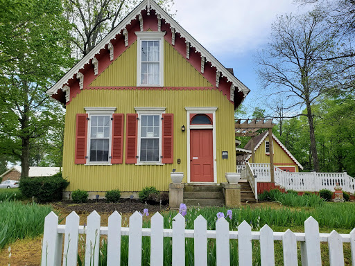 The Kissing House - Thumbnail