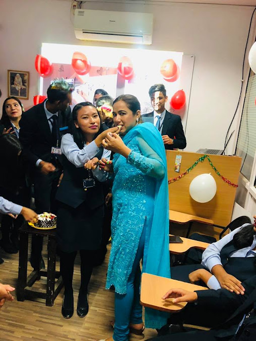 Af1qipn28v5vfoqus6huvcij2ja2hivuwcgxft0zvhow=s677 K No