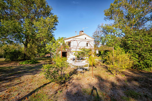 Photo de La Maison des Chênes - Gîte avec piscine dans le Tarn à Cahuzac-sur-Vère (81140)